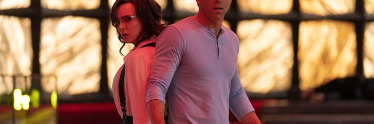 Jodie-Comer-som-Millie-aka-Molotov-Girl-og-Ryan-Reynolds-som-Guy